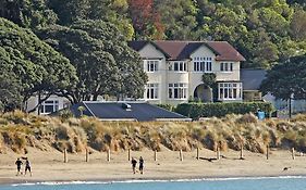 Beachfront Wellington Bed And Breakfast